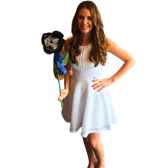 GUESS White Mini Fit & Flare Dress Size Woman’s 2 - Picture 11 of 13